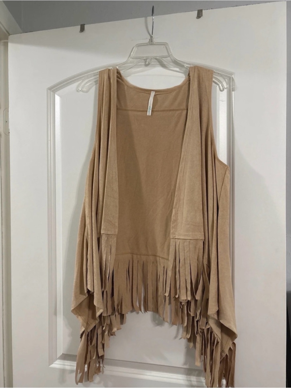Bellamie Sleeveless Fringe Vest in Camel Brown
